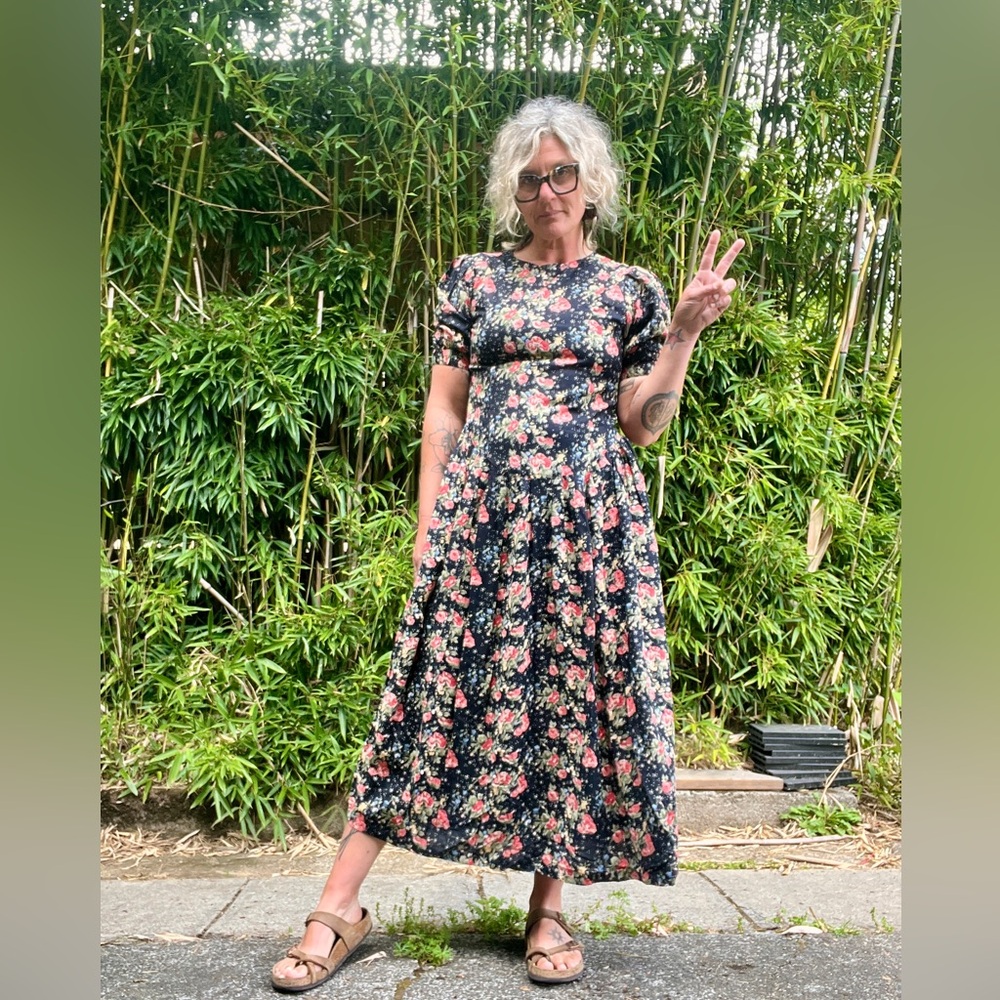 1990’s Passports Pier one floral midi dress women’s size small